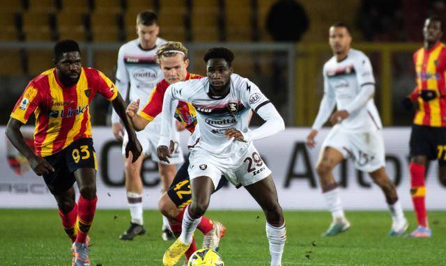 米兰体育：英超埃弗顿的重建之路充满挑战