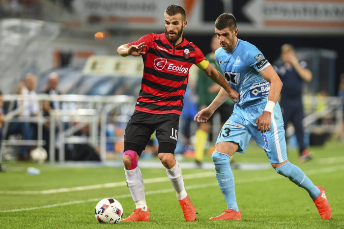 米兰体育:中国足球青训教练员的领导力风格与球员绩效关系研究