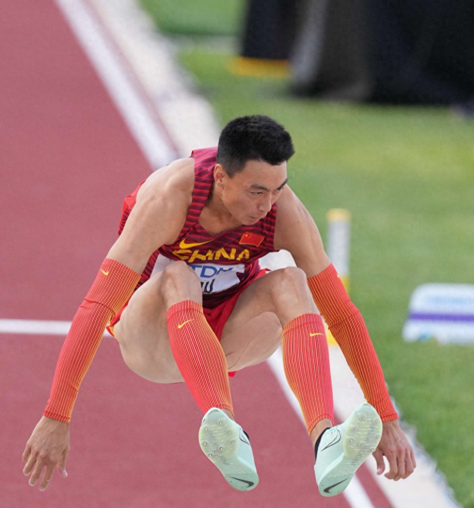 米兰体育:田径世锦赛,各国选手争金夺银 米兰体育:田径世锦赛,各国选手争金夺银