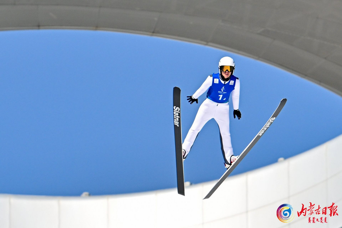 米兰体育:跳台滑雪世界杯,空中飞跃惊险刺激 米兰体育:跳台滑雪世界杯,空中飞跃惊险刺激