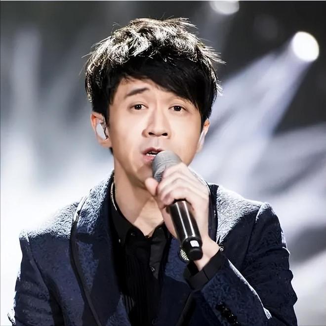 包含米兰体育:LaLiga的明星对比：历史与现状的反思的词条