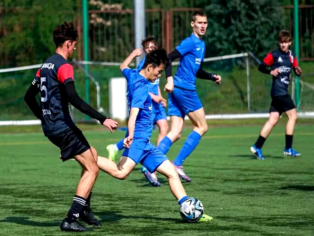 包含米兰体育:中国足球留洋球员：在欧洲联赛努力拼搏，展现中国球员风采的词条